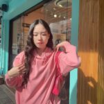 Pitchatorn Santinatornkul Instagram - sweater in summer ☀️ 👛 @hangles.co Circularclub