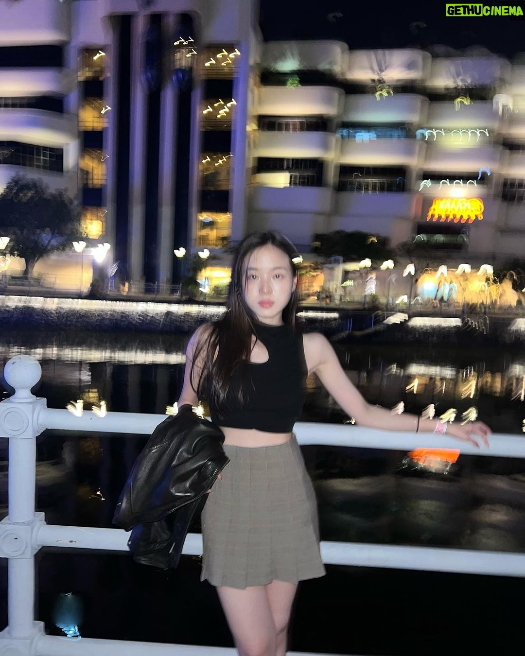 Pitchatorn Santinatornkul Instagram - wet hair look = didn’t wash my hair 🤪