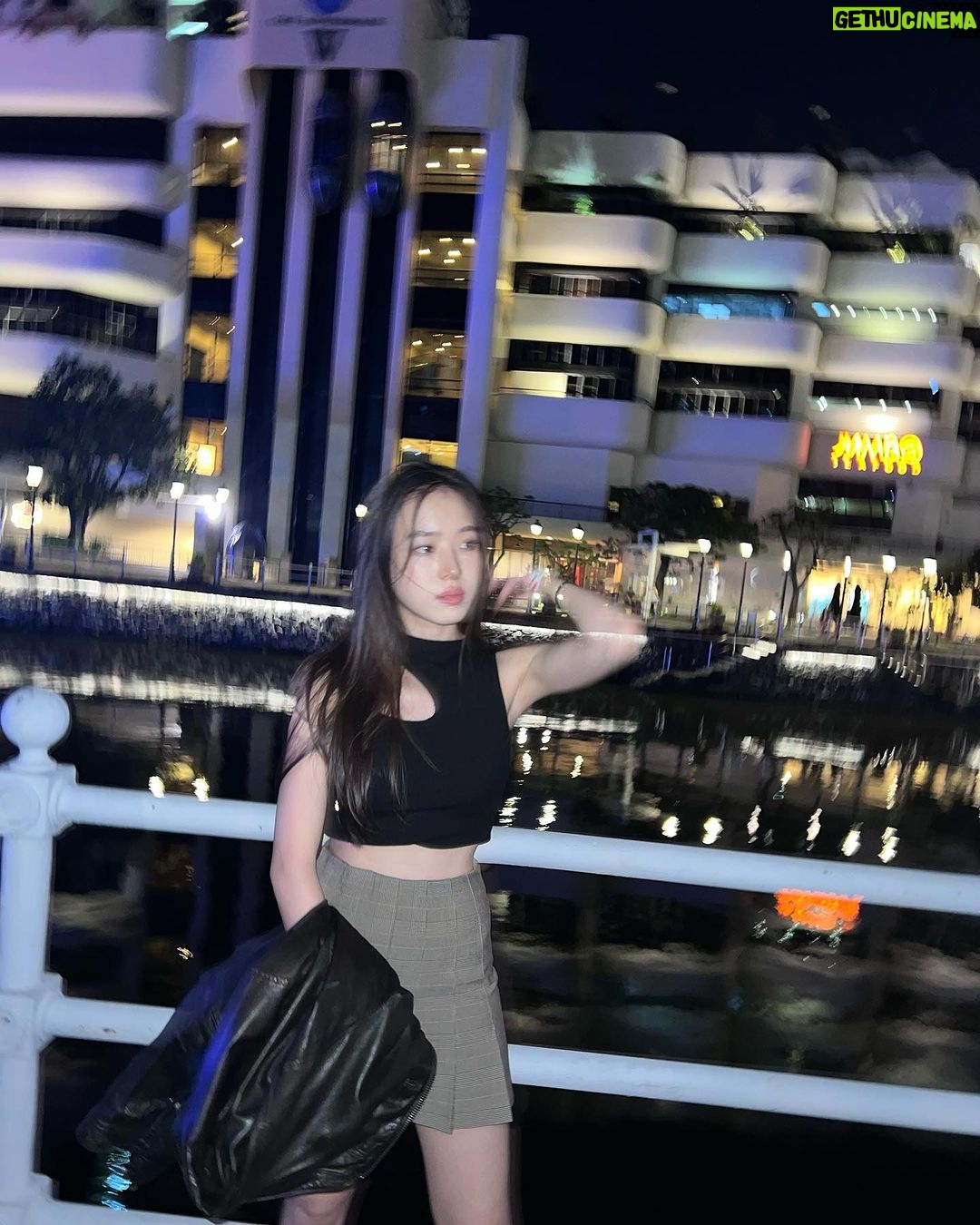 Pitchatorn Santinatornkul Instagram - wet hair look = didn’t wash my hair 🤪