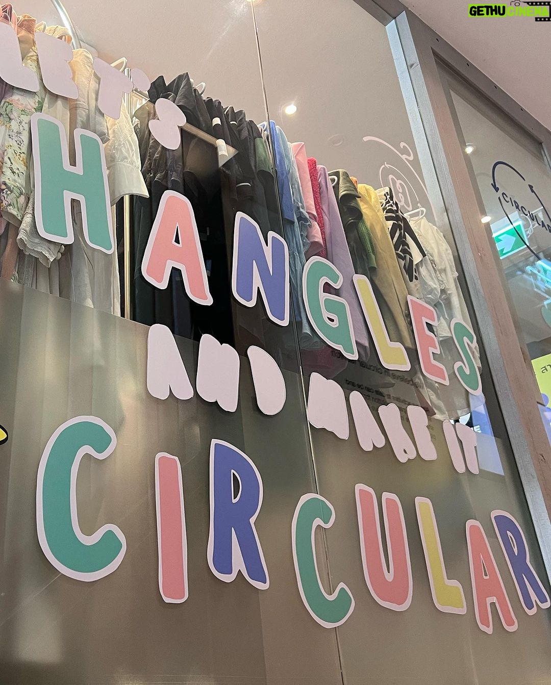 Pitchatorn Santinatornkul Instagram - Be Fashionable and Sustainable with us ! cuz USED is not Wasted 👗 หันซ้ายเจอเสื้อผ้ามือสองคุณภาพดีจาก @hangles.co หันขวาเจอเสื้อผ้า recycled จาก @circularclub.th แวะมากันได้น้าที่ Siam Square Soi 2 งับ 朋友们!如果有机会来泰国,别忘来我们的二手服装店购物呀 😘 #hangles #สายแฟแคร์โลก Circularclub