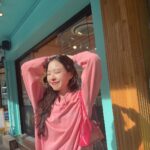 Pitchatorn Santinatornkul Instagram - sweater in summer ☀️ 👛 @hangles.co Circularclub