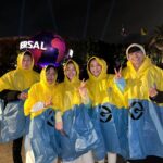 Pitchatorn Santinatornkul Instagram - Last day of 2023 & First day of 2024 🌈 with minions 🥹 ซื้อหมวกมาริโอ้เพราะฝนตก แต่สุดท้ายต้องใส่มินเนี่ยน❄️ Note : ขอบคุณทุกๆคนมากๆเลยนะคะที่เป็นห่วงพวกเรา นุ่นและครอบครัวปลอดภัยน้างับ 🤍 Universal Studio Japan スパイダーマン