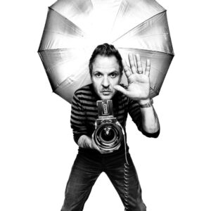 Platon Instagram - A note to all my special friends. Today I feel very privileged. Once again I find myself on the frontline of history’s dialogue. I will be conducting an interview with a very special person. His name is Dr. Ryan McGarry and he is an Emergency Medicine Physician and is based in the Los Angeles County Hospital. He recently made an incredible documentary series called ‘Pandemic' on Netflix . He is one of the inspirational leaders of our time and in my opinion a true hero. We will be talking about the coronavirus, resilience, compassion and our strong capacity to overcome adversity. If any of you are feeling lost and looking for answers I hope this intimate discussion will help you remember you are not alone. Join us today at 2pm EST. Please register via the link in my profile. In these hard times we must be human, authentic, compassionate and brave. Let’s stick together and stay close in spite of our physical barriers. To all the healthcare workers, I salute you.