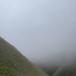 PoLin Tung Instagram – 原本要帶大家看看抹茶山攻頂時候的美景，但是沒想到霧實在太厚了，雖然跟想像的不太一樣，但這片厚厚的霧也好美。 在爬山時一直在想著最近再次學到的一句話，隨遇而安。我很常覺得自己裹足不前，但真的不前了嗎！？生命怎麼走怎麼看，但也不要停下努力的步伐，同時還要要懂得放鬆，自在就可以來，人自在其他事情也都自在了。

#抹茶山 #隨遇而安 抹茶山聖母山莊