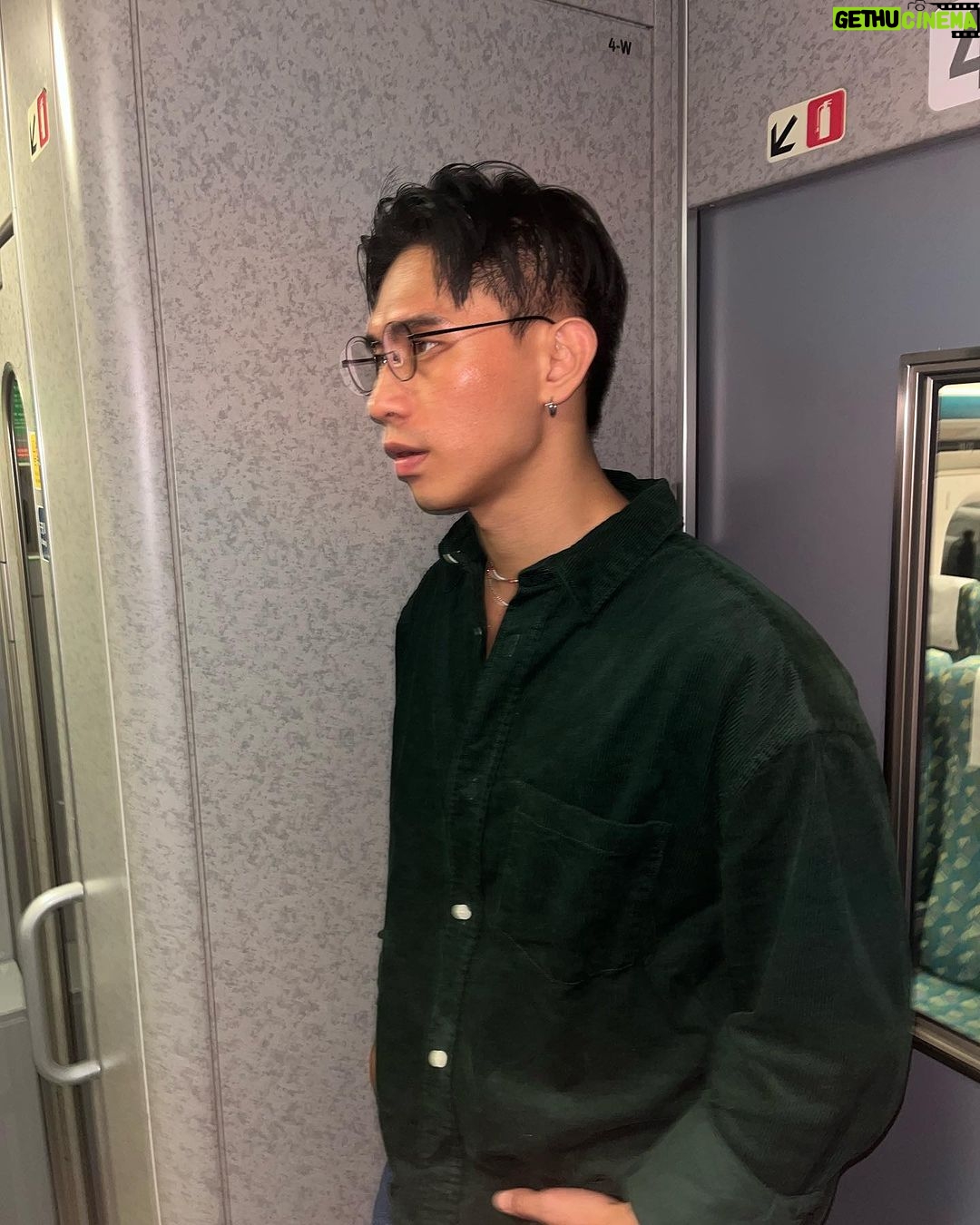 PoLin Tung - 3.1K Likes - 各方面都給你來一些 角度
