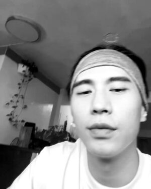 PoLin Tung Instagram - 早安， 昨晚私訊我的朋友們，要我不要這麼吊人心弦的朋友們，來～ 有副歌的身後 🤍 

我最近都陷入在這首歌裡面，尤其知道他背後的故事後更加的能將這一類的情感附著然後唱著抒發，真是一首好歌。

#身後cover