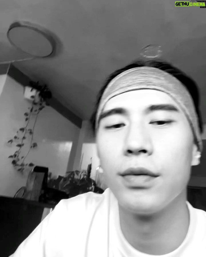 PoLin Tung - 3.9K Likes - 早安, 昨晚私訊我的朋友們,要我不要這麼吊人心弦的朋友們,來~ 有副歌的身後 🤍
我最近都陷入在這首歌裡面,尤其知道他背後的故事後更加的能將這一類的情感附著然後唱著抒發,真是一首好歌。
#身後cover