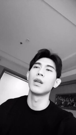 PoLin Tung Instagram - 這首歌最近不斷在我腦海裡
#永不失聯的愛