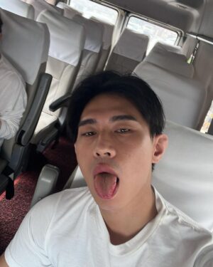 PoLin Tung Instagram - 早起的鳥兒有蟲吃（嗎？） 

有的！

有瞌睡蟲 可以吃一整天 

🧸

加油囉～