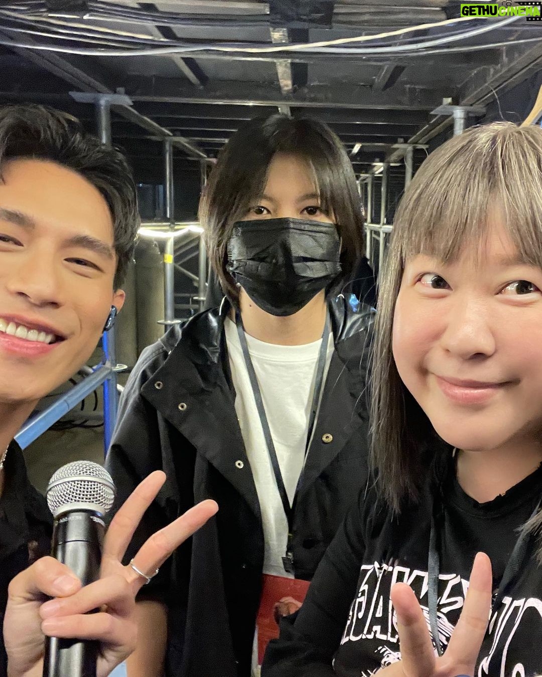 PoLin Tung - 4.2K Likes - 謝謝A-Lin 帶小師弟闖新馬👊🏼
這趟眼見巨星風采
就是你很難不愛上她😘
謝謝Sony經紀團隊
Rita姊、盈穗姊帶我闖新馬
讓我台前台後順順利利
開開心心😊
這次還有懷珍姊的加入
媽是來看她的偶像
然後順便來看兒子😂
媽媽很開心
我也很開心🫶🏼
也謝謝演唱會團隊
忙前忙後的大家這麼照顧🙏🏼
很多心得啦!
改天跟你們大家分享
(或是放我心裡就好)
哈!