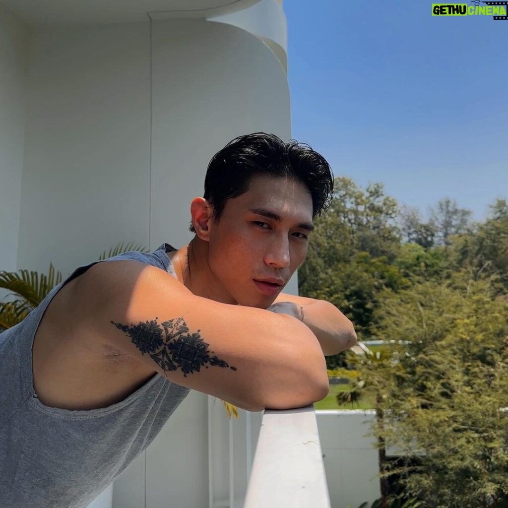 PoLin Tung Instagram - 🌿Birds flying high You know how I feel Sun in the sky You know how I feel Breeze driftin' on by You know how I feel #Thailand You know how I feel 🍃 The Standard Huahin