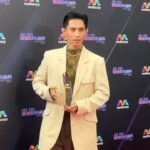 PoLin Tung Instagram - 好榮幸能夠在新加坡獲得這個獎，謝謝 @yes933 對我的肯定，也謝謝我的公司台灣索尼音樂和尖叫音樂，非常驚喜、開心。 It’s an honor to receive the Newcomer of the Year award in Singapore, thanks to yes933 and, of course, my label, Sony Music Taiwan, and OP Yellout Music. Wardrobe | @_demo_official @tangtsungchien_studio Acc | @swarovski #swarovskitw