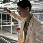 PoLin Tung Instagram - 好榮幸能夠在新加坡獲得這個獎，謝謝 @yes933 對我的肯定，也謝謝我的公司台灣索尼音樂和尖叫音樂，非常驚喜、開心。 It’s an honor to receive the Newcomer of the Year award in Singapore, thanks to yes933 and, of course, my label, Sony Music Taiwan, and OP Yellout Music. Wardrobe | @_demo_official @tangtsungchien_studio Acc | @swarovski #swarovskitw
