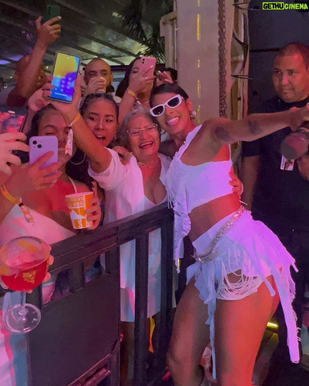 Pocah Instagram - Comecei o ano fazendo o que eu mais amo: estar no palco 💖