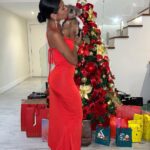 Pocah Instagram - Close de costas pra esconder o buchão da ceia 😂 FELIZ NATAL A TODOS ❤️🎄