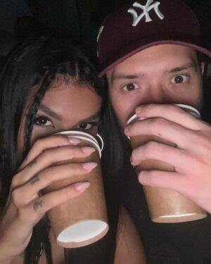 Pocah Instagram - Obrigada por dividir comigo essa coisa chamada: VIDA 
E vamos pra 5 anos de amor, parceria e muito trabalho!
amo você meu rancinho <3
