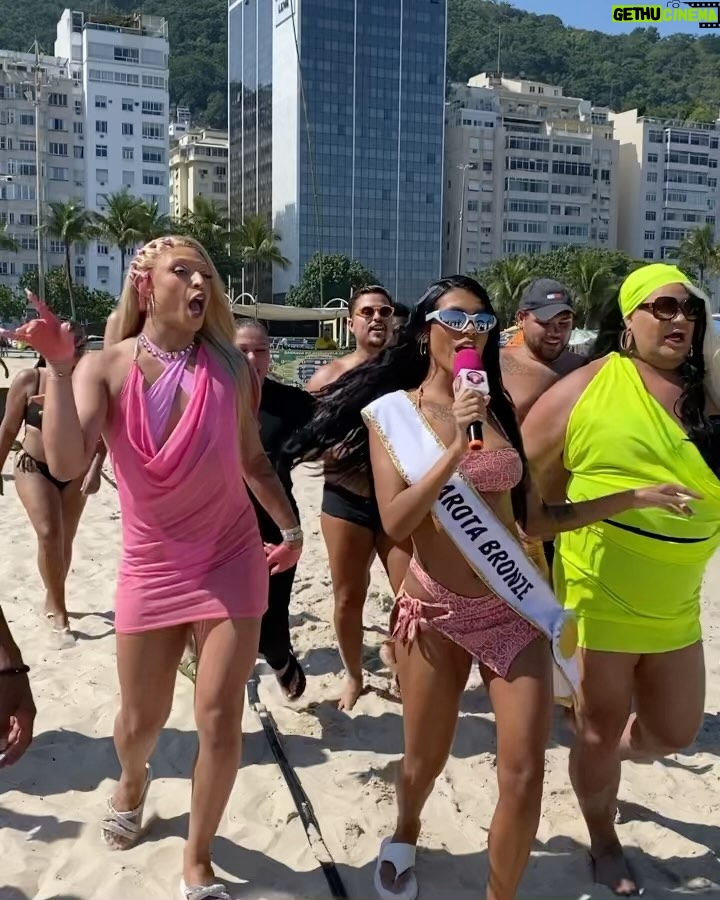 Pocah Instagram - Correspondente do Concurso Garota Bronze diretamente da praia do Leme #bandidona Leme, Rio de Janeiro