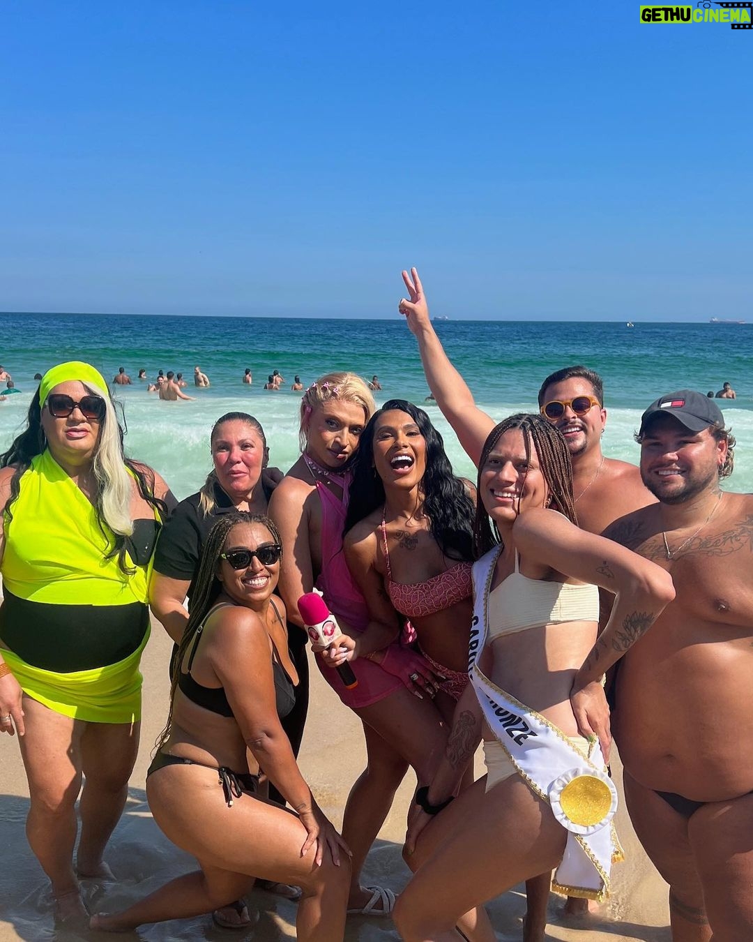 Pocah Instagram - Correspondente do Concurso Garota Bronze diretamente da praia do Leme #bandidona Leme, Rio de Janeiro