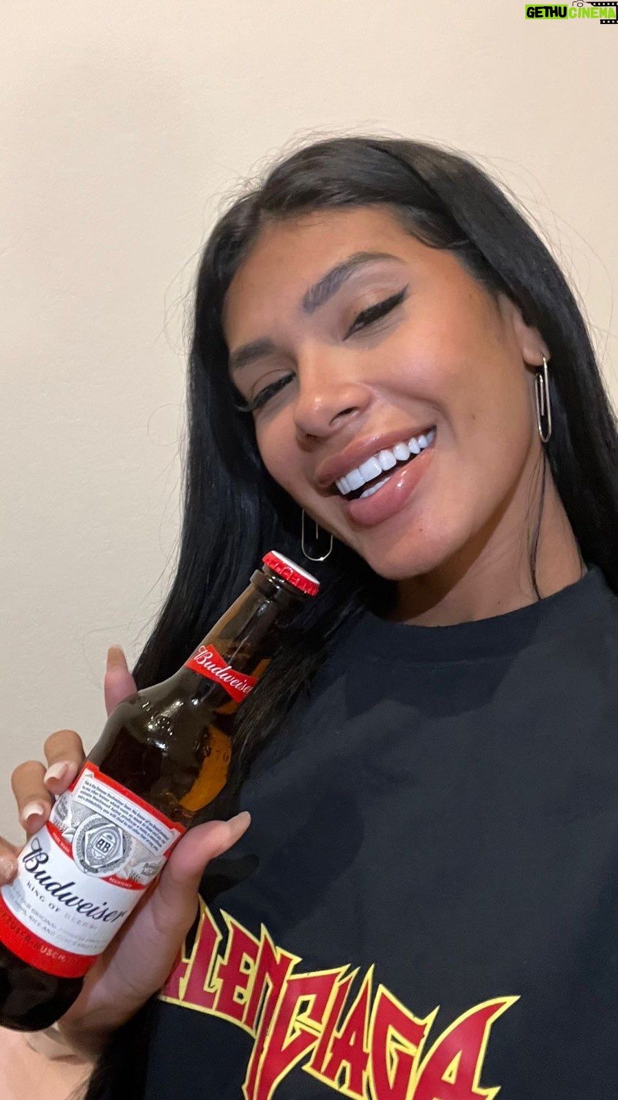 Pocah Instagram - tá querendo MUITO ir no show do The Weeknd mas não sabe como? A BUD TE LEVA! 🚨❤️ Anota aí! HOJE vai rolar a Super Lua de #Budweiser! É só chegar lá e fotografar, postar marcando BUD e as hashtags que pronto, já está concorrendo a um ingresso desse mega show! É super simples de concorrer! Não fica de fora dessa! #publi #bebacommoderação #BudComTheWeeknd