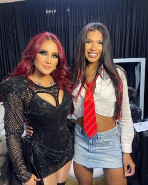 Pocah Instagram - No pares nunca de soñar 💭 
Ainda sem acreditar!!! Realizei o sonho de ir no show da minha banda favorita. E que prazer te conhecer @dulcemaria ❤️✨ obs: ela é MUITO CHEIROSA!!!! 

A minha criança interior tá gritando! 
@arielquirino