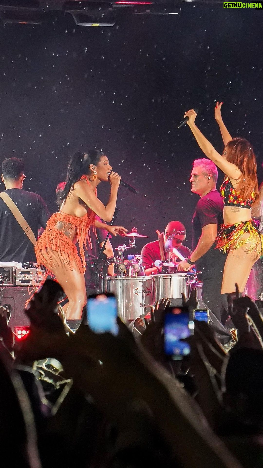 Pocah Instagram - AVISA LA QUE BOTAMO PRA F* EM VITÓRIA!!!!!! Mais um showzao @anitta te amo 💖