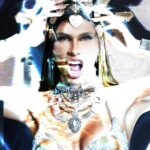 Pocah Instagram - Akasha a Mãe de todos os vampiros🔥 interpretada por Aaliyah ⭐️ em A Rainha dos Condenados. Esse filme me marcou muito, principalmente pela trilha sonora. Quem viveu essa época sabe do que eu tô falando ❤️ #HalloweenGG Meu time deu o nome na produção! PH @daldph makeup @tfbeauty_ Colar e cinto @erikafacuri Top e cabeça @styleopi Styling @anacas.styling