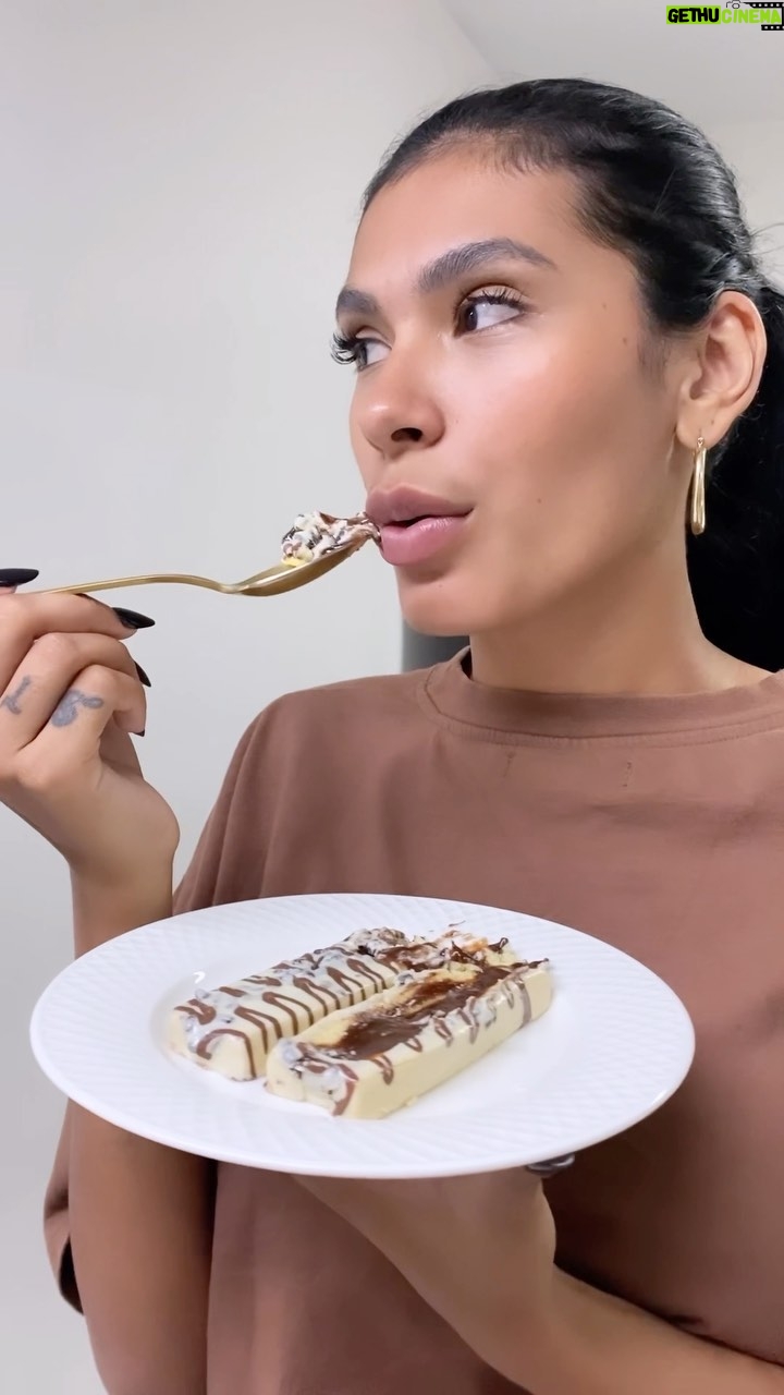 Pocah Instagram - Não é porque a gente vive num ritmo corrido que não merecemos ter opções saborosas de sobremesas no nosso dia a dia! Com 20g de proteína e zero adição de açúcar, @boldsnacks é a opção perfeita para a vida agitada em todos seus formatos e sabores! E que tal fazer essa receitinha comigo? Tudo de BOLD! 🤤 #boldsnacks #boldsalva