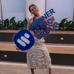 Pocah Instagram - Nossa musa @pocah veio visitar o novo escritório da Warner e o resultado foi esse: astral lá em cima, muito amor envolvido e resultados incríveis do trabalho em equipe com mais de 840 milhões de streams❤️‍🔥 A GENTE TAMBÉM TE AMA!