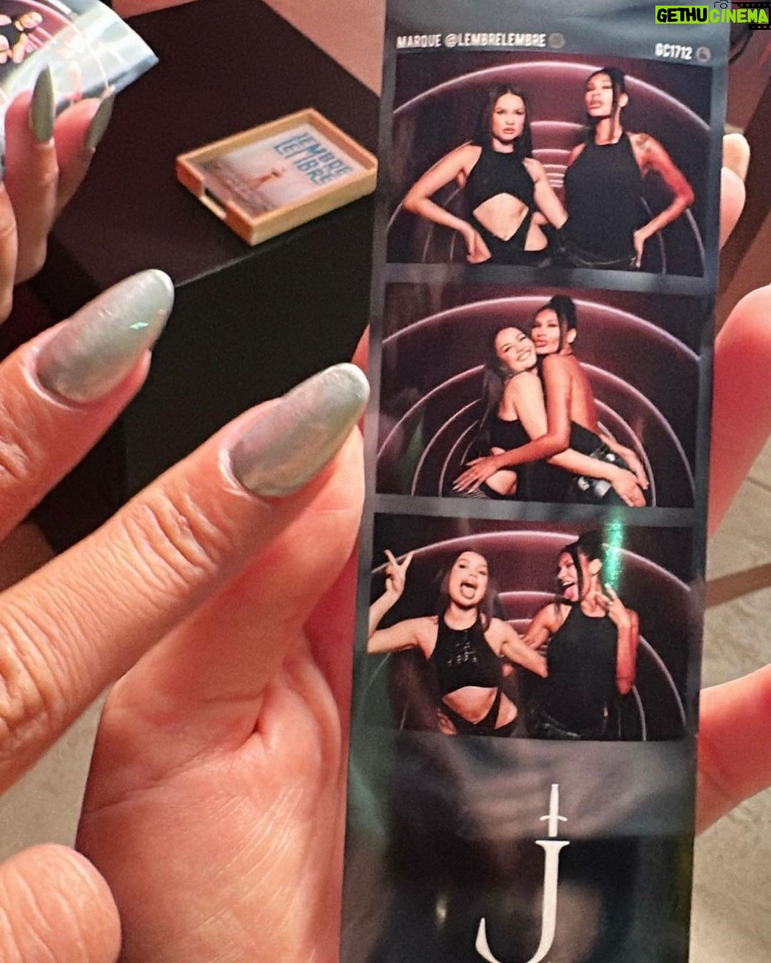 Pocah Instagram - Ontem rolou festa de lançamento do primeiro álbum da Ju E eu tô muito orgulhosa O álbum é surpreendente! Parabéns minha amiga, estarei sempre com você ❤️