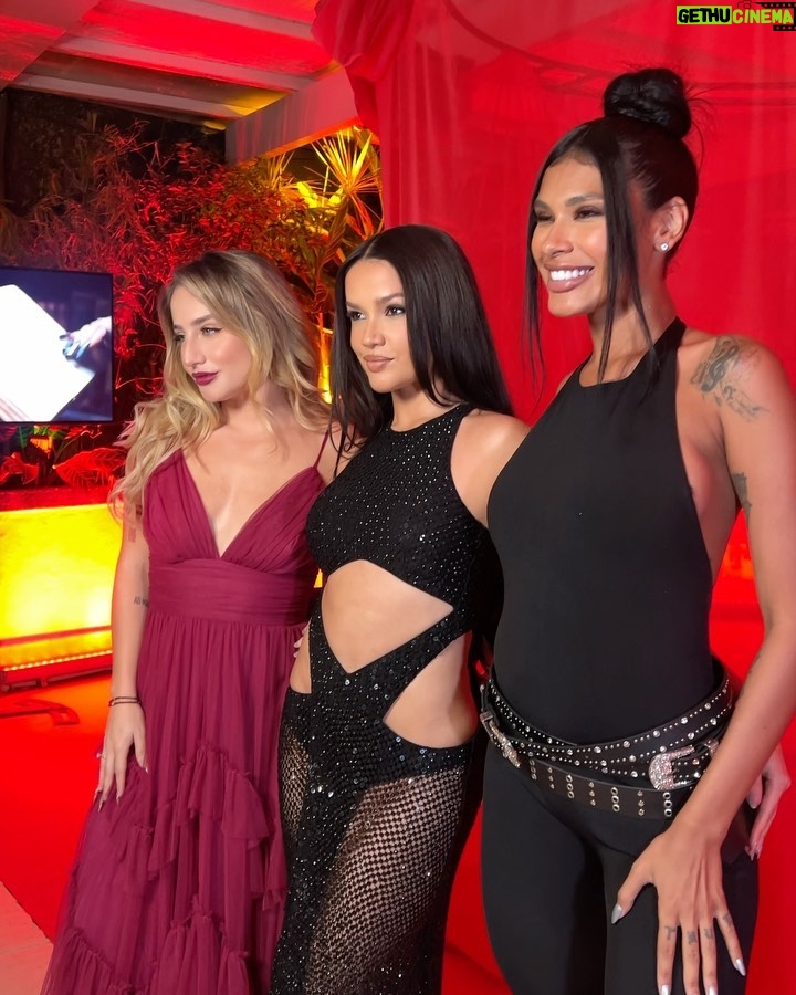 Pocah Instagram - Ontem rolou festa de lançamento do primeiro álbum da Ju E eu tô muito orgulhosa O álbum é surpreendente! Parabéns minha amiga, estarei sempre com você ❤️