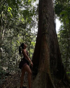 Pocah Instagram - Uma das melhores experiências da VIDA essa expedição pra Amazônia. Obrigada aos meus amigos Carol e Luiz,  por me mostrarem mais do coração do Brasil, e por me ensinarem tanto sobre cultura, viagens e milhas hahaha até a próxima e @setufor.euvou 💛
