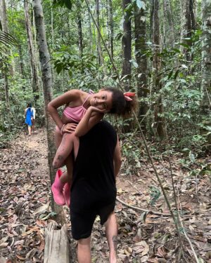 Pocah Instagram - Uma das melhores experiências da VIDA essa expedição pra Amazônia. Obrigada aos meus amigos Carol e Luiz,  por me mostrarem mais do coração do Brasil, e por me ensinarem tanto sobre cultura, viagens e milhas hahaha até a próxima e @setufor.euvou 💛