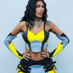 Pocah Instagram - Gente, eu amei tanto essa produção pra Portugal !!! A beaty foi assinada pelo @euvictornogueira Meu look e do Ballet foram feitos exclusivamente pelo @difavaro Styling das minhas meninas @anacas.styling PH @daldph Que time 💛