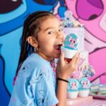 Pocah Instagram - De repente 8? Ontem comemoramos o aniversário da princesa @totoyahontas nossa bebê está crescendo e ninguém tá pronto 🫠 Preciso agradecer com todo meu coração ao meu fechamento @vandobuffetrj já são anos e anos com a gente e sempre ao lado de parceiros incríveis e super competentes! Obrigada a todos que fizeram parte desse momento feliz!! Decoração 🪅 @vandobuffetrj Doces personalizados 🍭 @lina_doces_personalizados Forminhas de luxo 🧁 @ateliedekaforminhas Bolo de corte 🍰 @dondidelicateli Bolo fake 🎂 @atelierdacris_ Fotos 📸 @renatafreirephotografia Bar de brigadeiro 🍫 @monaiquesbg
