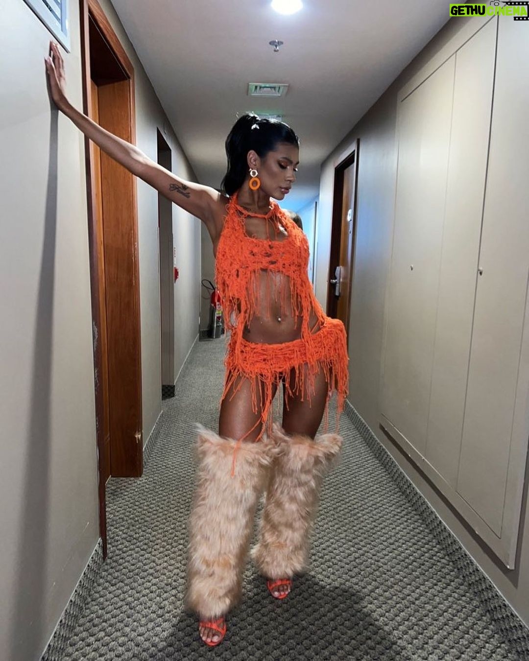 Pocah Instagram - @anitta t么 contigo at茅 debaixo d鈥櫭ua 馃А Vit贸ria - ES