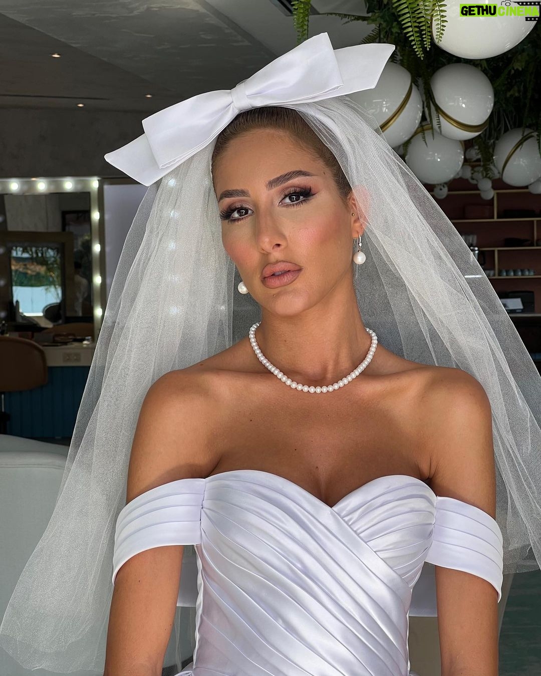 Polen Emre Instagram - Nefisss bir gündü✨💃 #weddingphotography #25june2022 Emeği geçen herkese çok teşekkür ederimmm, minnettarım🙏🏻🌺 👰🏼♀️: @kiymettulekofficial 🤍 💄: @makeupyagmurzenginn 🤍 💇🏼♀️: @gamzegamsizoglu 🤍 Istanbul, Turkey