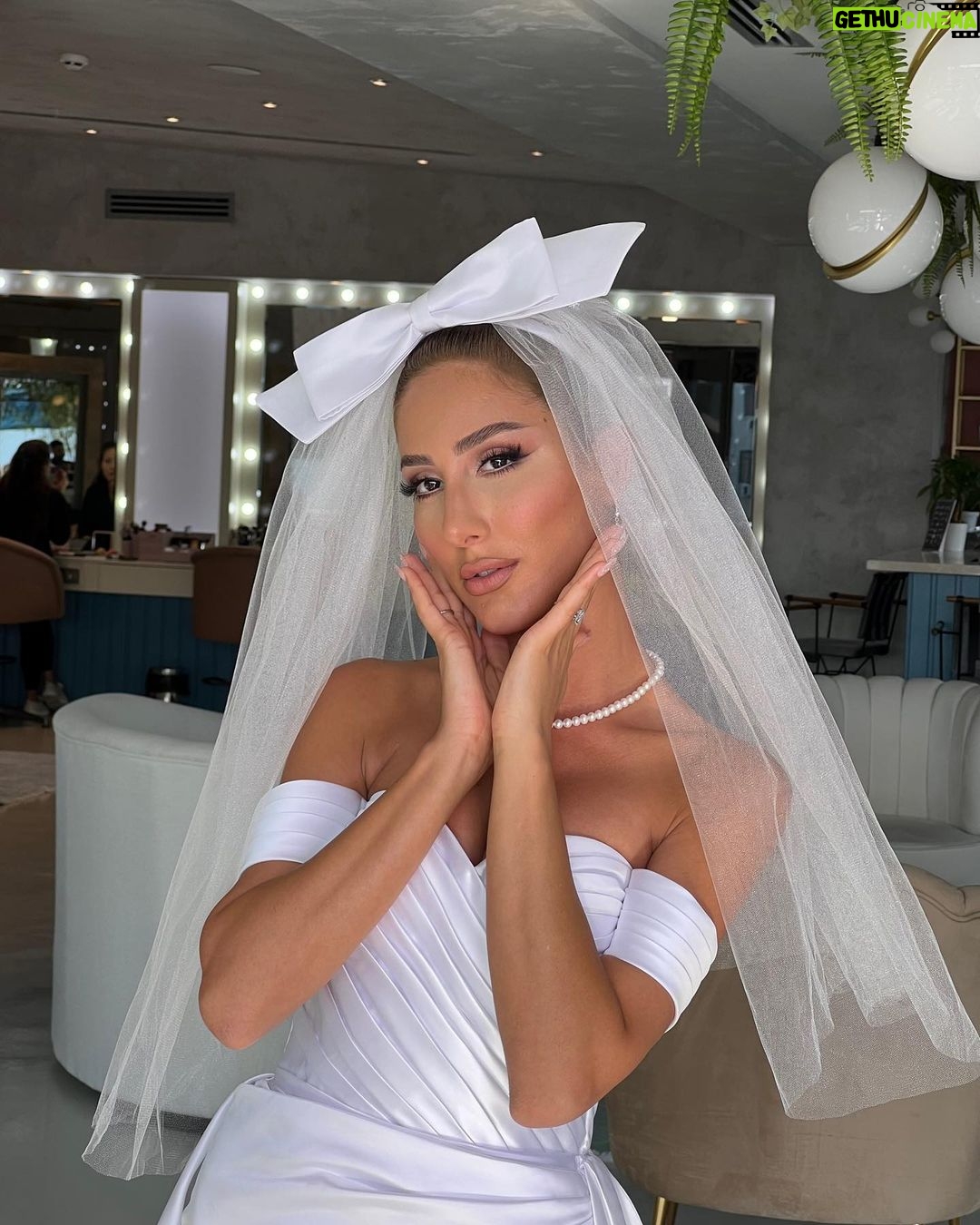 Polen Emre Instagram - Nefisss bir gündü✨💃 #weddingphotography #25june2022 Emeği geçen herkese çok teşekkür ederimmm, minnettarım🙏🏻🌺 👰🏼♀️: @kiymettulekofficial 🤍 💄: @makeupyagmurzenginn 🤍 💇🏼♀️: @gamzegamsizoglu 🤍 Istanbul, Turkey