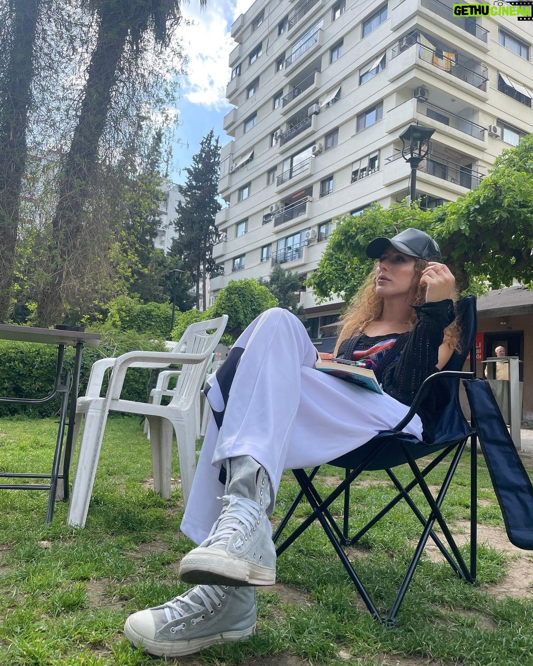 Polen Emre Instagram - #welcomespring 🌼👩🏼🌾 (2 aydır post atmamışım🤤)