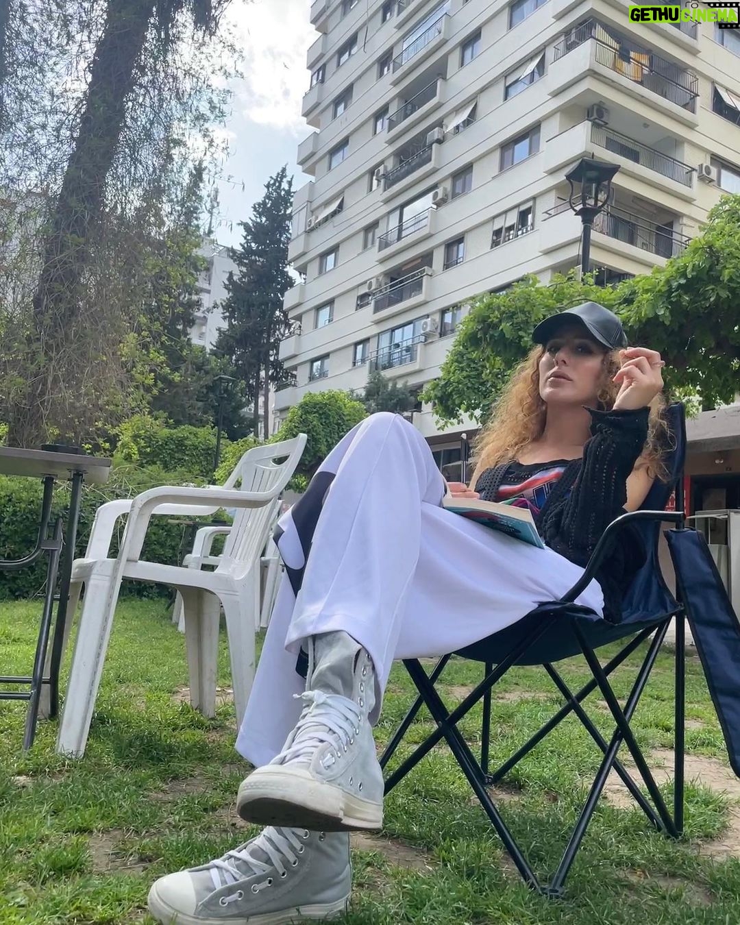 Polen Emre Instagram - #welcomespring 🌼👩🏼🌾 (2 aydır post atmamışım🤤)