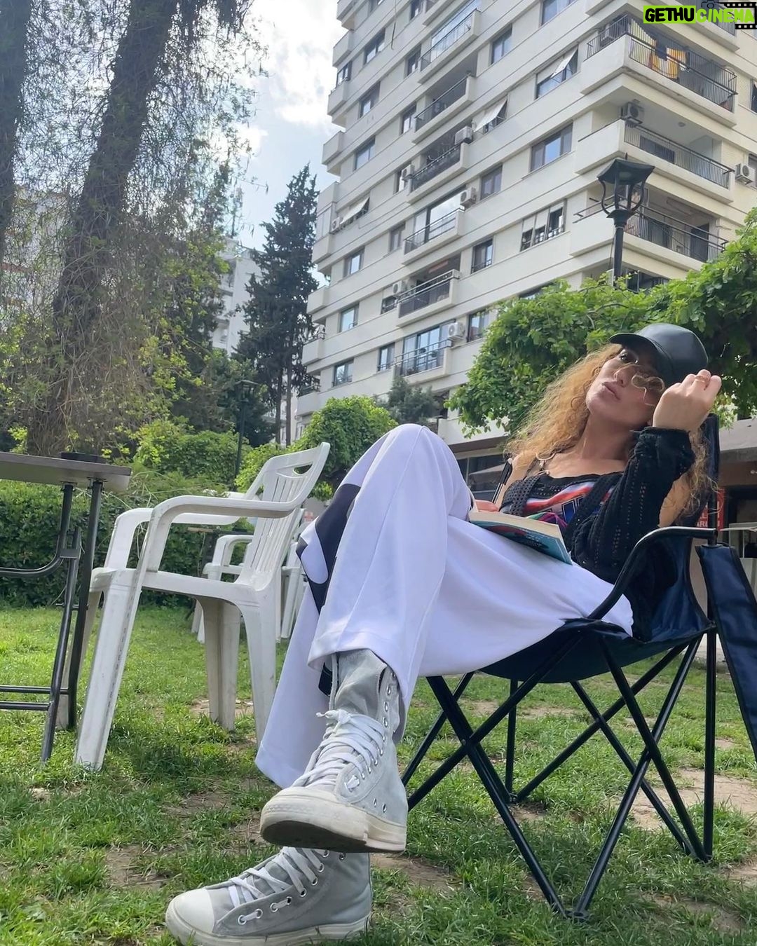 Polen Emre Instagram - #welcomespring 🌼👩🏼🌾 (2 aydır post atmamışım🤤)