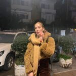 Polen Emre Instagram - Buranın ışığı güzelmiş, saçımı da topladım oh mis 🌝