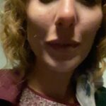 Polen Emre Instagram - Canım Selommm, canım kız kardeşim. Ben ne yapıcam şimdi sensiz Gülten’im🥺 İkimizin de ilk heyecanı, ilk seti bu set. Çok şey kattı bize, en iyi biz biliriz🙏🏻 iyi ki dostum oldun, seni çok seviyorum 🥰💛Daha yolumuz uzun, karşılaşacağız elbet😌 Ne demiş Hayyam; Herkesin yolu kendine varır, arama başka yerde✨✨Bazı insanları hiç tanımamış olmayı çok isterdim ama seni iyi ki tanımışım bu sette 😊🧿👊🏻🙏🏻 @seliinngenc