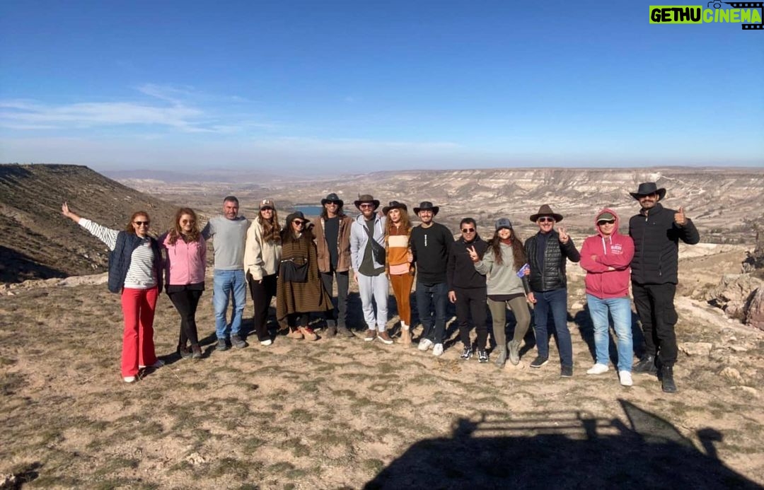 Polen Emre Instagram - Safarinin dibiiii🤘🏻 Canım @mrtunlms ne güzel bir gün geçirdik✨💛 #kapadokya #jeepsafari #atlardiyarı Kapadokya Nevşehir