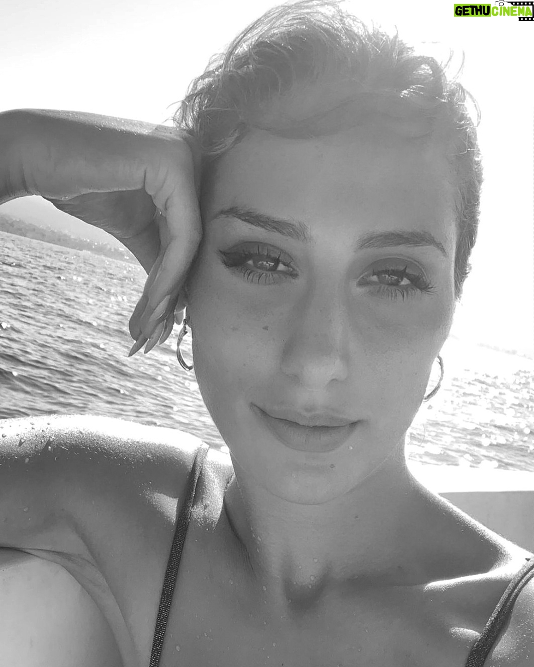 Polen Emre Instagram - Denize bıraksam kendimiiii🎶 #noeffect