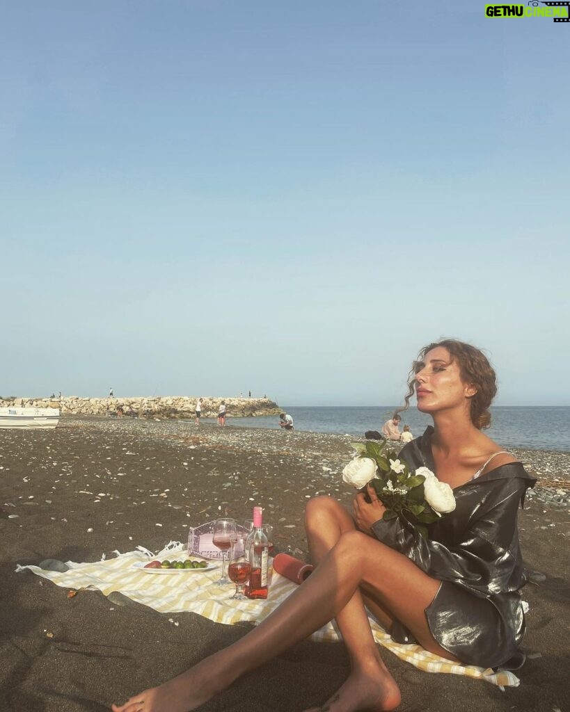 Polen Emre Instagram - Classy✨ Bekarlığa veda part 1🍷 loveeee uuuu babies🌸 #surprise #bachelorette