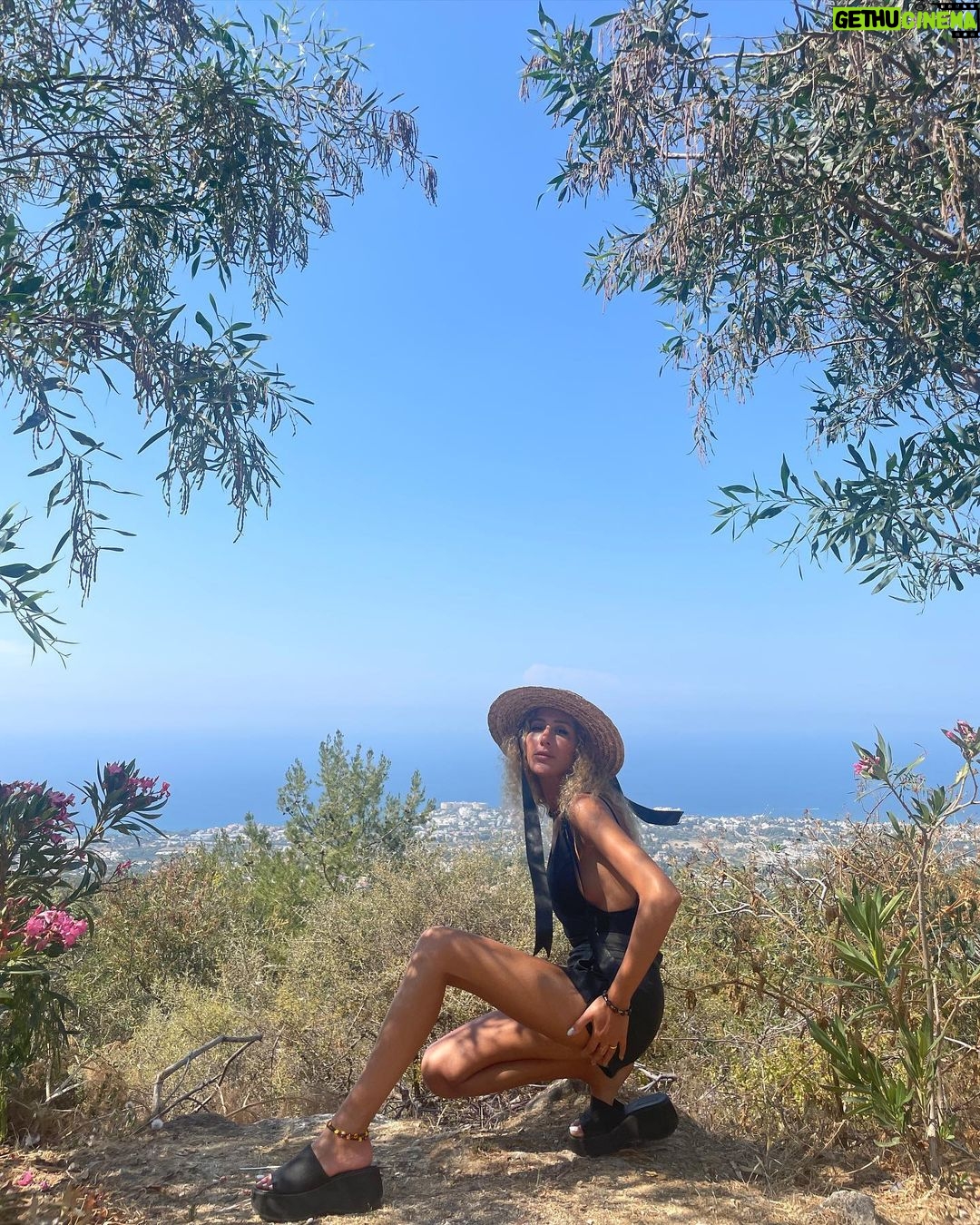Polen Emre Instagram - E biz de akıma uyalım bari; #cyprusdump 🪩🥳