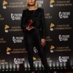 Polina Gagarina Instagram - 10-ый мой юбилейный #ЗолотойГраммофон 🏆 Спасибо слушателям за ваши голоса❤️ Ценю и дорожу вами❤️ Выход: @ysl 💥 Makeup @timoninamakeup 💋 Hairstyle @nastyatihonovahair 💋 #полинагагарина #гагаринапоехали #золотойграммофон2022