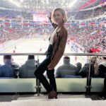 Polina Gagarina Instagram - Сходили на хоккей @khl 🏒 Получили огромное удовольствие и эмоции! ЦСКА в финале, а это значит, что мы еще не раз придем 💪🏻 Еееееее #полинагагарина #гагаринапоехали #кубокгагарина