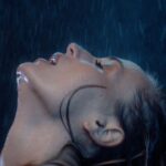 Polina Gagarina Instagram - Премьера #ВОДА 💦 #полинагагарина #гагаринапоехали Продюсер @vikakalashnikova Оператор-постановщик: Сергей Чуев @blind_cam Оператор Евгений Ремизовский @superemiz Монтаж Алексей Одерей @old_ody Цвет @comochka Свет @42light_and_grip Михаил Молотобойцев Стас Мовшович Михаил Колюшев Makeup @timoninamakeup Hairstyle @nastyatihonovahair Stylist @aartamon
