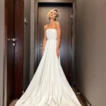 Polina Gagarina Instagram - Битва платьев🤍 Голосуем! 1. Платье из клипа #навсегда сделанное специальное для видео 2. Платье от любимых @rasario в украшениях от невероятной @yanajewellery 🤍 #полинагагарина #гагаринапоехали